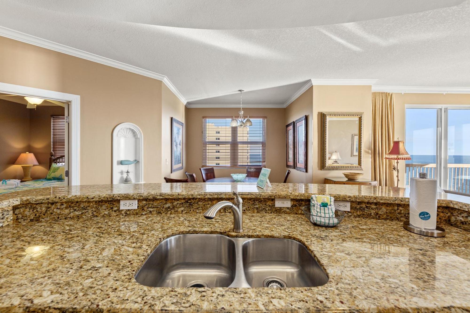 Gulf Front Master Bedroom! 2 Pools & Hot Tubs! Sleeps 8! Panama City Beach Dış mekan fotoğraf